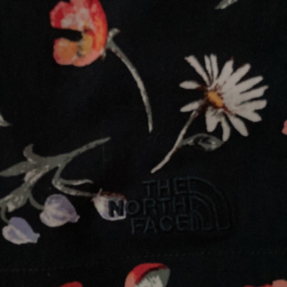 NWOT womens The North Face shorts - Picture 2 of 3